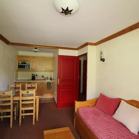 4 Pers. Pied Des Pistes Avec Piscine Et Parking, Lanslebourg-val Cenis - Fr-1-508-251 *
